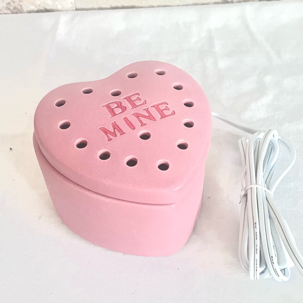 Heart-Shaped Pink Scentsy warmer - Picture 2 of 2